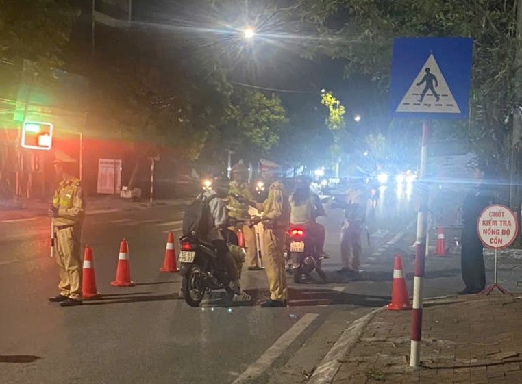 Xử lý vi phạm 13 lái xe mô tô, ô tô vi phạm nồng độ cồn tại huyện Tiên Lãng